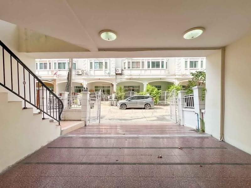 Euro Nova, Bangkok, Lat Krabang Rd, Lat Krabang, Bangkok, 3 Bedrooms, 261 sqm, Townhouse For Sale, by Jakree Buajatturat, 500508312 - DDproperty.com