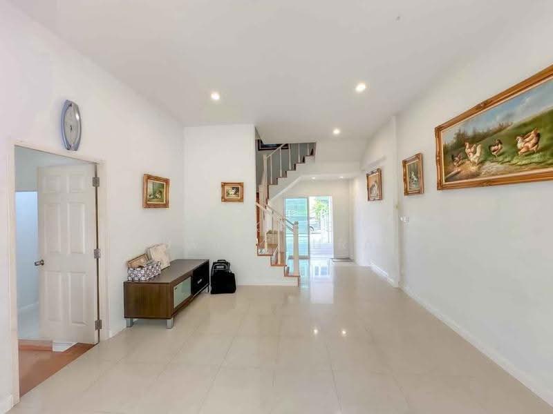 Euro Nova, Bangkok, Lat Krabang Rd, Lat Krabang, Bangkok, 3 Bedrooms, 261 sqm, Townhouse For Sale, by Jakree Buajatturat, 500508312 - DDproperty.com