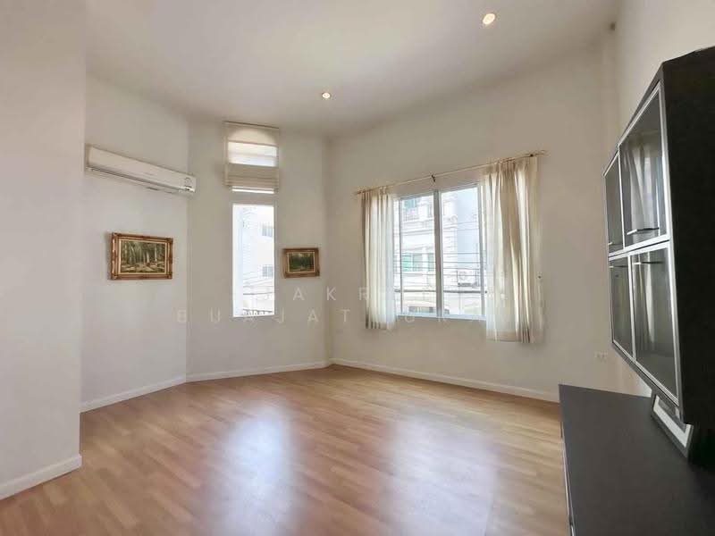 Euro Nova, Bangkok, Lat Krabang Rd, Lat Krabang, Bangkok, 3 Bedrooms, 261 sqm, Townhouse For Sale, by Jakree Buajatturat, 500508312 - DDproperty.com