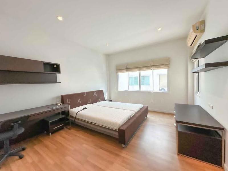 Euro Nova, Bangkok, Lat Krabang Rd, Lat Krabang, Bangkok, 3 Bedrooms, 261 sqm, Townhouse For Sale, by Jakree Buajatturat, 500508312 - DDproperty.com
