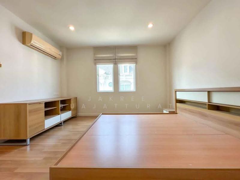 Euro Nova, Bangkok, Lat Krabang Rd, Lat Krabang, Bangkok, 3 Bedrooms, 261 sqm, Townhouse For Sale, by Jakree Buajatturat, 500508312 - DDproperty.com