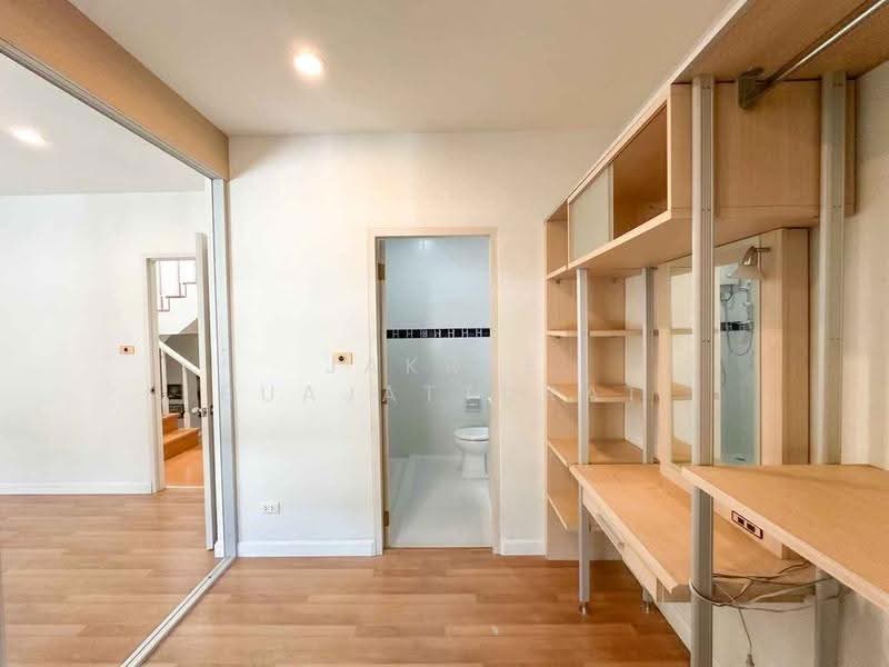Euro Nova, Bangkok, Lat Krabang Rd, Lat Krabang, Bangkok, 3 Bedrooms, 261 sqm, Townhouse For Sale, by Jakree Buajatturat, 500508312 - DDproperty.com