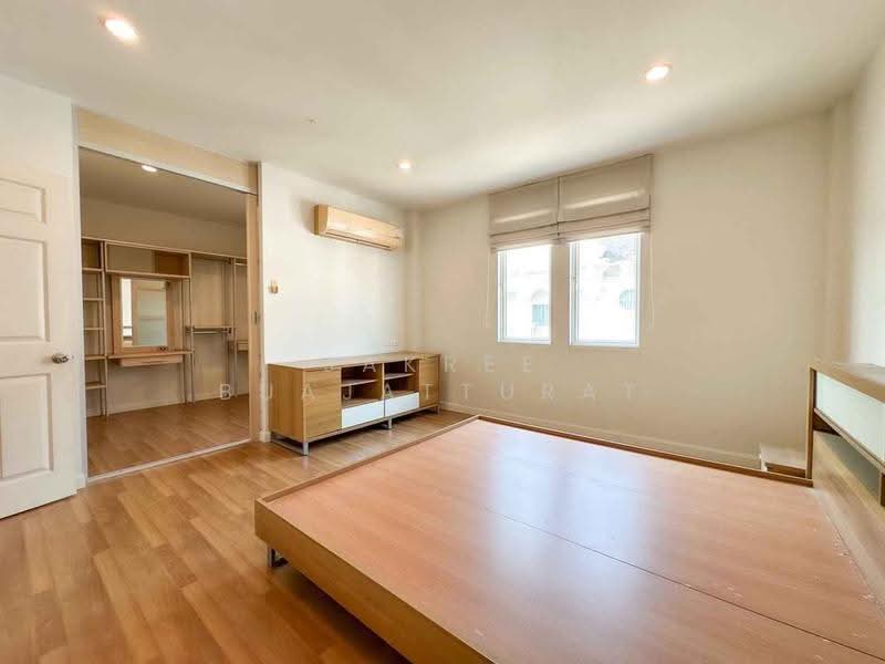 Euro Nova, Bangkok, Lat Krabang Rd, Lat Krabang, Bangkok, 3 Bedrooms, 261 sqm, Townhouse For Sale, by Jakree Buajatturat, 500508312 - DDproperty.com