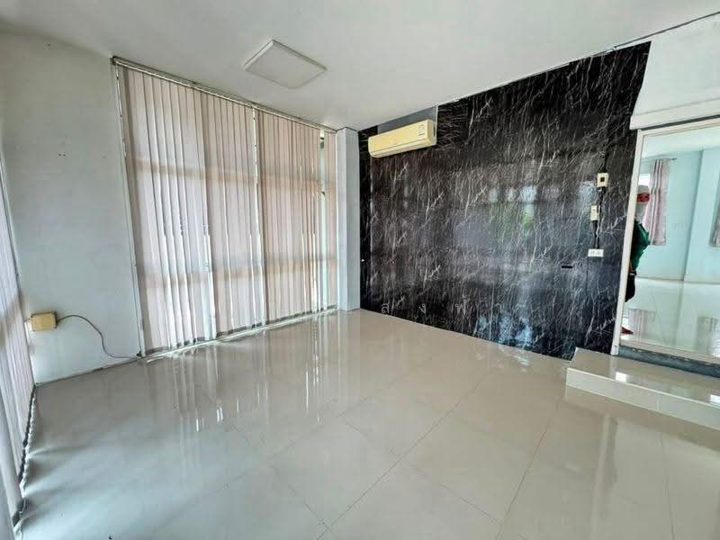 ให้เช่าบ้านเดี่ยวหลังใหญ่ ม.เดอะลิฟวิ่ง ศรีราชา, Chon Buri (Pattaya), Surasak, Si Racha, Chon Buri (Pattaya), 4 Bedrooms, 200 sqm, Single Detached House For Rent, by Dusit Saengfa, 500508384 - DDproperty.com