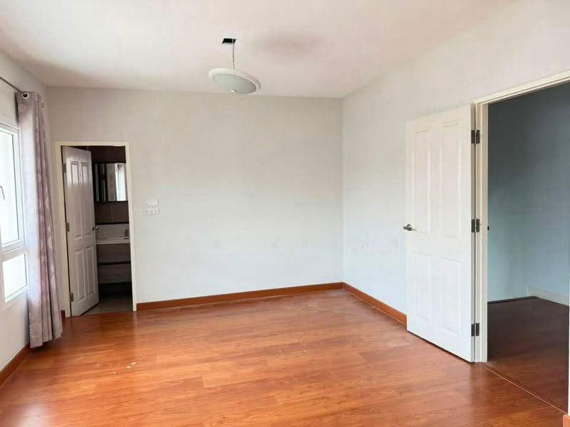ให้เช่าบ้านเดี่ยวหลังใหญ่ ม.เดอะลิฟวิ่ง ศรีราชา, Chon Buri (Pattaya), Surasak, Si Racha, Chon Buri (Pattaya), 4 Bedrooms, 200 sqm, Single Detached House For Rent, by Dusit Saengfa, 500508384 - DDproperty.com