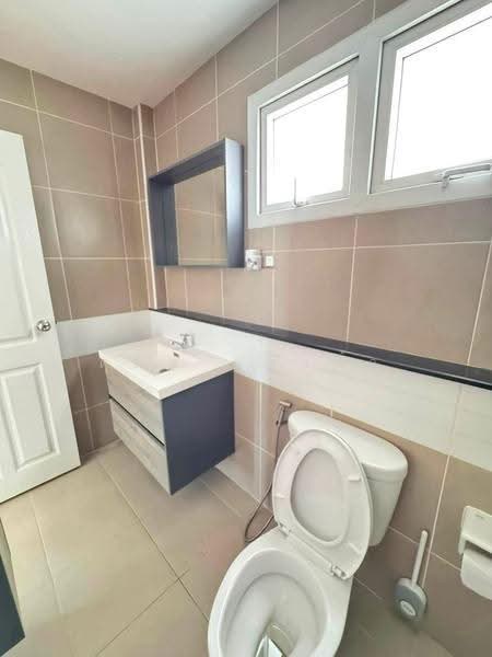 ให้เช่าบ้านเดี่ยวหลังใหญ่ ม.เดอะลิฟวิ่ง ศรีราชา, Chon Buri (Pattaya), Surasak, Si Racha, Chon Buri (Pattaya), 4 Bedrooms, 200 sqm, Single Detached House For Rent, by Dusit Saengfa, 500508384 - DDproperty.com