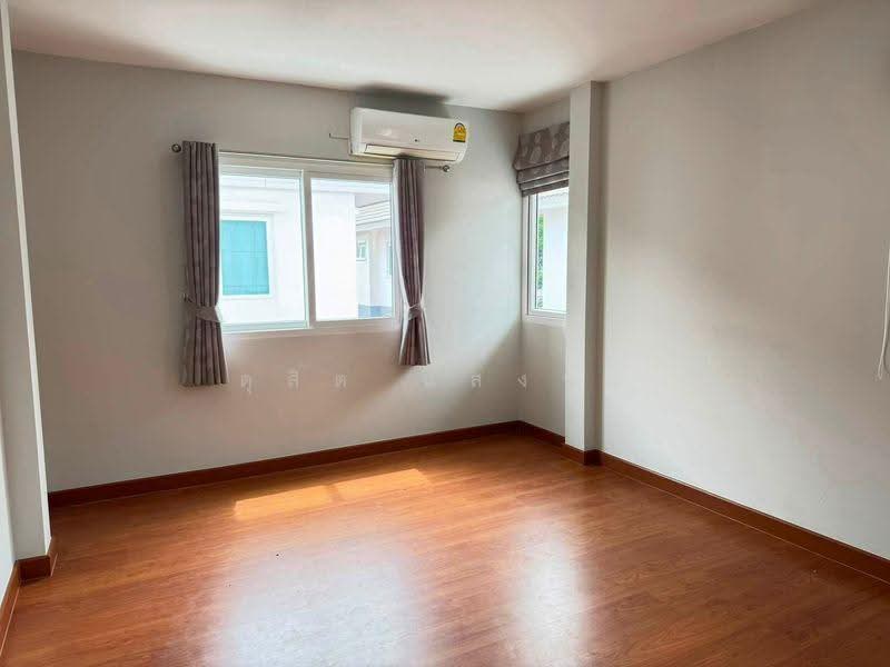 ให้เช่าบ้านเดี่ยวหลังใหญ่ ม.เดอะลิฟวิ่ง ศรีราชา, Chon Buri (Pattaya), Surasak, Si Racha, Chon Buri (Pattaya), 4 Bedrooms, 200 sqm, Single Detached House For Rent, by Dusit Saengfa, 500508384 - DDproperty.com