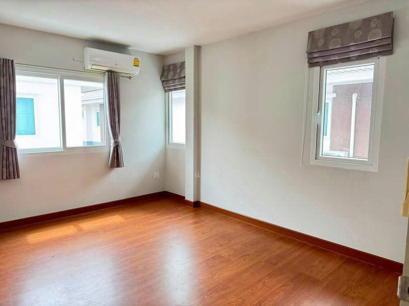 ให้เช่าบ้านเดี่ยวหลังใหญ่ ม.เดอะลิฟวิ่ง ศรีราชา, Chon Buri (Pattaya), Surasak, Si Racha, Chon Buri (Pattaya), 4 Bedrooms, 200 sqm, Single Detached House For Rent, by Dusit Saengfa, 500508384 - DDproperty.com