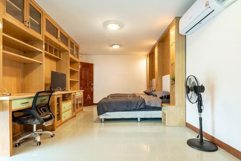 ทาวน์โฮมสามชั้น 4 นอน 3 น้ำ ให้เช่าในบางเขน, Bangkok, Anusaowari, Bang Khen, Bangkok, 4 Bedrooms, 230 sqm, Townhouse For Rent, by Forty-Six Real Estate Group, 500508443 - DDproperty.com
