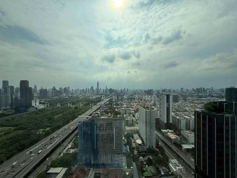 Life Asoke, Bangkok, Asoke-Dindang Road, Bang Kapi, Huai Khwang, Bangkok, 2 Bedrooms, 40 sqm, Condo For Rent, by Pornpan Chantharakasemchai, 500508450 - DDproperty.com