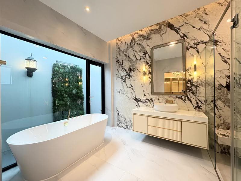 Nantawan Pool Villa Rama 9 New Krungthepkretha, Bangkok, ศรีนครินทร์ - ร่มเกล้า, Saphan Sung, Bangkok, 5 Bedrooms, 500 sqm, Single Detached House For Sale, by Nutty Property, 500508610 - DDproperty.com