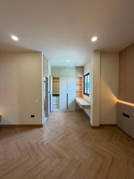 Newly renovated detached house in the heart of Chokchai 4, Bangkok, , Lat Phrao, Bangkok, 4 Bedrooms, 291 sqm, Single Detached House For Rent, by Connex Property, 500508653 - DDproperty.com