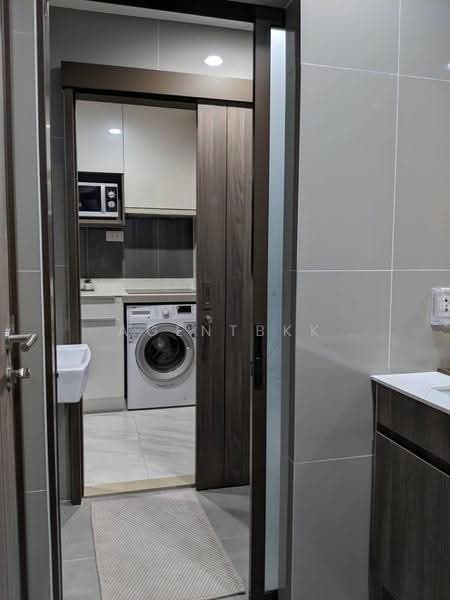 IDEO Mobi Asoke, Bangkok, New Petchaburi Road, Bang Kapi, Huai Khwang, Bangkok, 2 Bedrooms, 55 sqm, Condo For Rent, by Agentbkk, 500508707 - DDproperty.com