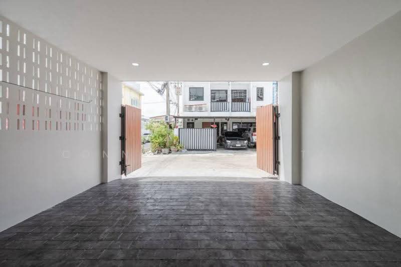 รุ่งเจริญ โชคชัย 4, กรุงเทพ, ลาดพร้าว, สะพานสอง, วังทองหลาง, กรุงเทพ, 200 ตร.ม., ทาวน์เฮ้าส์ ขาย, โดย Connex Property, 500508757 - DDproperty.com