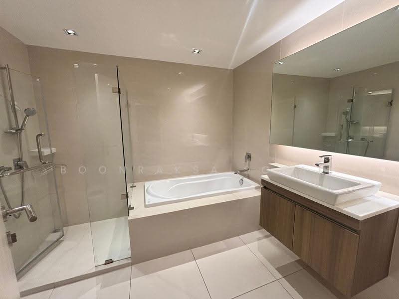 Vtara Sukhumvit 36, Bangkok, 118 Soi Saen Sabai, Phra Kanong, Khlong Toei, Bangkok, 2 Bedrooms, 51 sqm, Condo For Rent, by Boonraksa Sopak, 500508781 - DDproperty.com