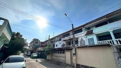 ขาย - ทาวน์เฮ้าส์ 3 ชั้น ทำเลบางแค ใกล้เดอะมอลล์บางแค, กรุงเทพ