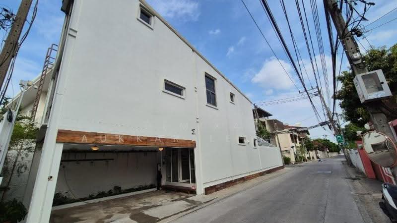1-BR House, Bangkok, Samsen Nai, Phaya Thai, Bangkok, 1 Bedroom, 83 sqm, Single Detached House For Sale, by Pemika Aukkaraleekul, 500509379 - DDproperty.com