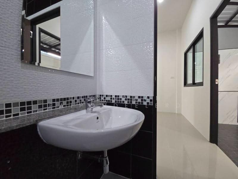 Beautiful corner house in a prime location near Central Krabi, Krabi, Pak Nam, Muang Krabi, Krabi, 2 Bedrooms, 80 sqm, Single Detached House For Sale, by JEERAPHAN FAIPONDEELERD, 500509389 - DDproperty.com