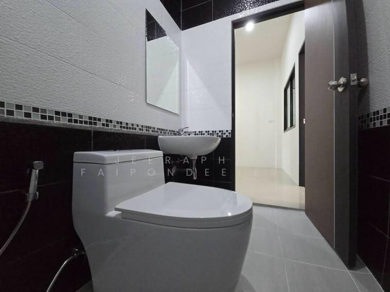 Beautiful corner house in a prime location near Central Krabi, Krabi, Pak Nam, Muang Krabi, Krabi, 2 Bedrooms, 80 sqm, Single Detached House For Sale, by JEERAPHAN FAIPONDEELERD, 500509389 - DDproperty.com