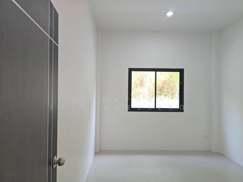 Beautiful corner house in a prime location near Central Krabi, Krabi, Pak Nam, Muang Krabi, Krabi, 2 Bedrooms, 80 sqm, Single Detached House For Sale, by JEERAPHAN FAIPONDEELERD, 500509389 - DDproperty.com