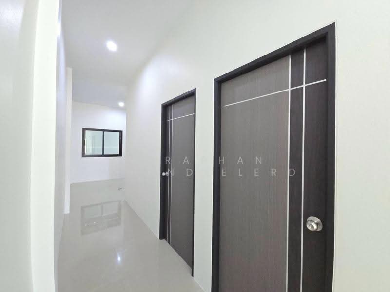 Beautiful corner house in a prime location near Central Krabi, Krabi, Pak Nam, Muang Krabi, Krabi, 2 Bedrooms, 80 sqm, Single Detached House For Sale, by JEERAPHAN FAIPONDEELERD, 500509389 - DDproperty.com