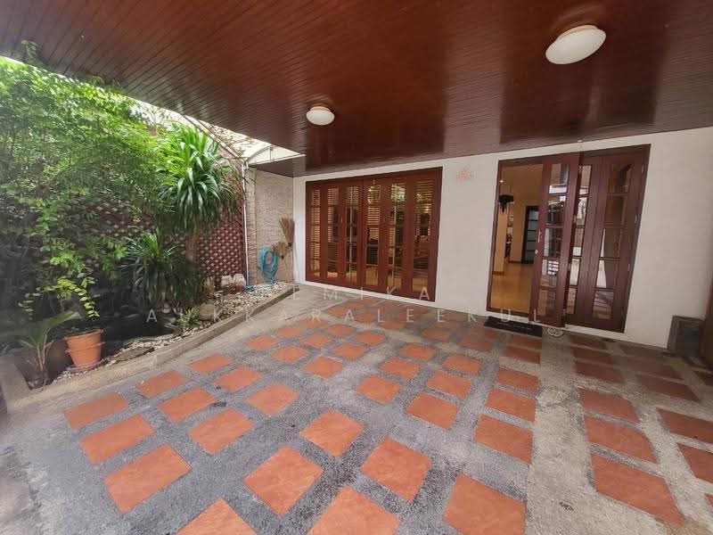 4-BR Townhouse, Bangkok, Khlong Tan Nua, Watthana, Bangkok, 4 Bedrooms, 440 sqm, Townhouse For Sale, by Pemika Aukkaraleekul, 500509390 - DDproperty.com