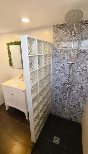 Beverly Tower, Bangkok, 52 Soi Chai Yot, Khlongtoei Nua, Watthana, Bangkok, 2 Bedrooms, 75 sqm, Condo For Rent, by Vichai Annavakulthorn, 500509626 - DDproperty.com