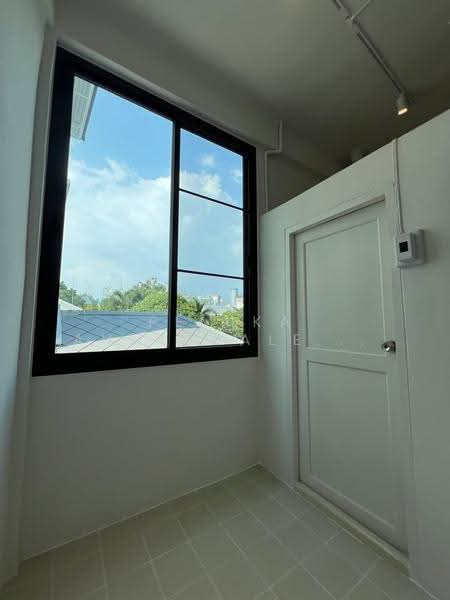 4-BR Townhouse, Bangkok, Khlong Ton Sai, Khlong San, Bangkok, 4 Bedrooms, 200 sqm, Townhouse For Sale, by Pemika Aukkaraleekul, 500509798 - DDproperty.com