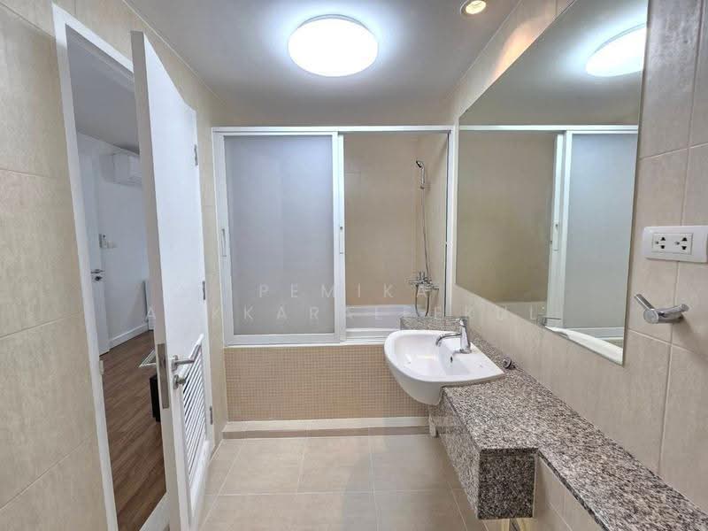 The Clover Thonglor Residence, Bangkok, Soi Sukhumvit 55, Khlong Tan Nua, Watthana, Bangkok, 2 Bedrooms, 75 sqm, Condo For Sale, by Pemika Aukkaraleekul, 500509875 - DDproperty.com