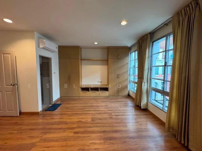 Baan Klang Krung Sathorn-Narathiwas, Bangkok, 599 Nonsi Road, Chong Nonsi, Yan Nawa, Bangkok, 4 Bedrooms, 320 sqm, Townhouse For Rent, by Eastblue Horizon, 500509975 - DDproperty.com