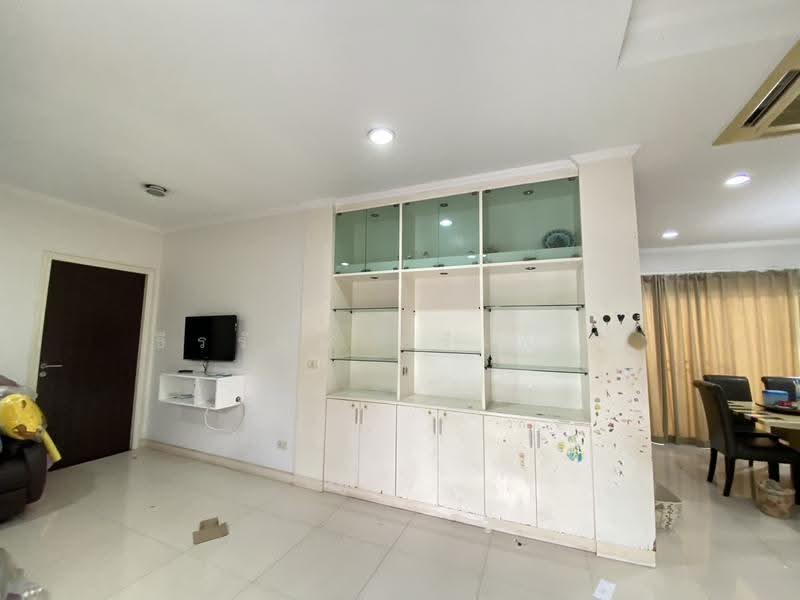 Two-story detached house for sale in Soi Nawamin 81. Large usable area of 500 sq.m, Bangkok, Nawamin, Bueng Kum, Bangkok, 4 Bedrooms, 500 sqm, Single Detached House For Sale, by ธีรรัชต์ ศรีเล็กดี, 500510056 - DDproperty.com