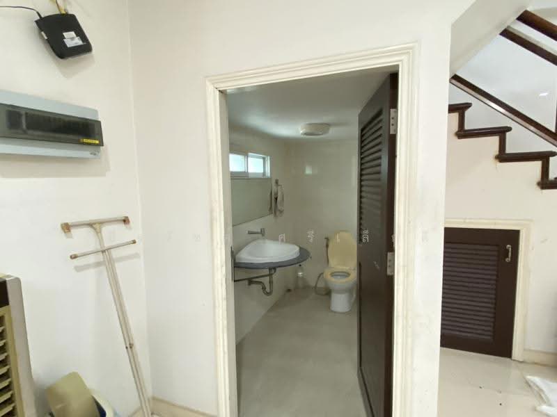 Two-story detached house for sale in Soi Nawamin 81. Large usable area of 500 sq.m, Bangkok, Nawamin, Bueng Kum, Bangkok, 4 Bedrooms, 500 sqm, Single Detached House For Sale, by ธีรรัชต์ ศรีเล็กดี, 500510056 - DDproperty.com
