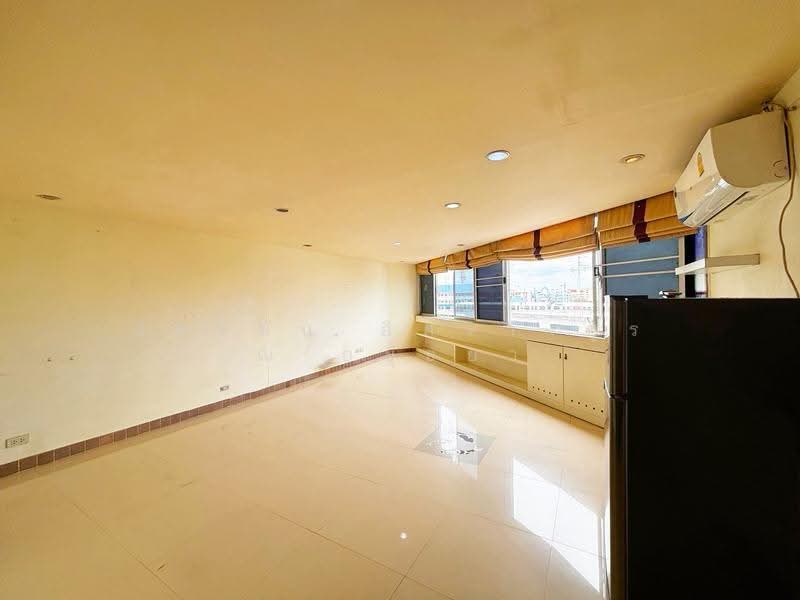 Jittrapa Place, Bangkok, 1697/10 Lat Phrao Rd., Samsen Nok, Huai Khwang, Bangkok, 1 Bedroom, 40 sqm, Condo For Sale, by ภัทรนัน อิศรางกูร ณ อยุธยา, 500510361 - DDproperty.com