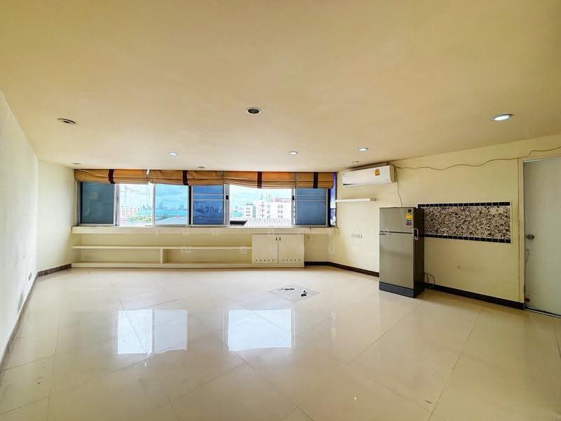 Jittrapa Place, Bangkok, 1697/10 Lat Phrao Rd., Samsen Nok, Huai Khwang, Bangkok, 1 Bedroom, 40 sqm, Condo For Sale, by ภัทรนัน อิศรางกูร ณ อยุธยา, 500510361 - DDproperty.com