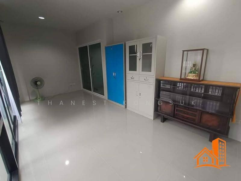 Wayra Biznet Romklao-Suvarnabhumi, Bangkok, 18-1 Romklao Road, Khlong Sam Prawet, Lat Krabang, Bangkok, 4 Bedrooms, 195 sqm, Townhouse For Sale, by Thanest Kongsuk, 500510380 - DDproperty.com