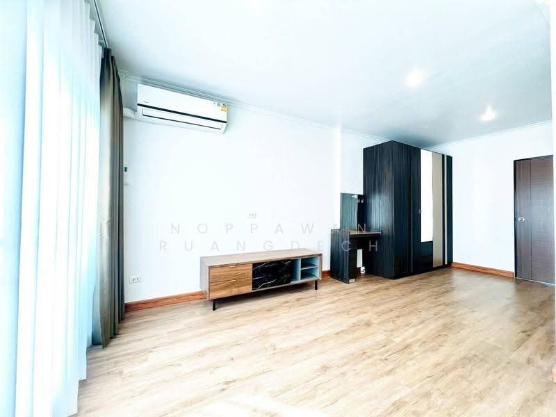 ให้เช่า โฮมออฟฟิต 4 ชั้น ตกแต่งใหม่ ถนนศรีนครินทร์ ใกล้ Paradise, Bangkok, Nong Bon, Prawet, Bangkok, 4 Bedrooms, 250 sqm, Townhouse For Rent, by Noppawan Ruangdech, 500510472 - DDproperty.com