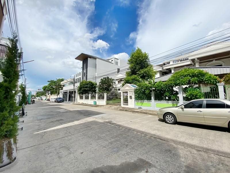 บ้านเดี่ยวหรู ทำเลทอง ม.เอสพีการ์เด้นท์ ถนนบรมราชชนนี ซอย 2 ตรงข้ามเซ็นทรัลปิ่นเกล้า, กรุงเทพ, บรมราชชนนี, บางบำหรุ, บางพลัด, กรุงเทพ, 435 ตร.ม., บ้านเดี่ยว ขาย, โดย วรัญญา อาชวรัตน์ถาวร, 500510513 - DDproperty.com