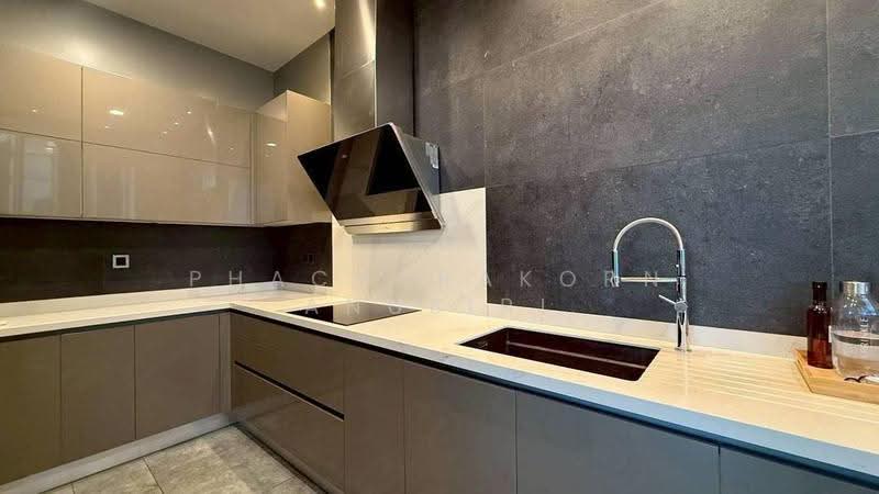 The Esse at Singha Complex, Bangkok, 1788 New Petchaburi Rd, Khlongtoei Nua, Watthana, Bangkok, 4 Bedrooms, 300 sqm, Condo For Sale, by Phacharakorn Anusiri, 500510535 - DDproperty.com