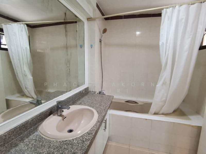 Mitr Mansion, Bangkok, 27 Soi Sukhumvit 31, Khlongtoei Nua, Watthana, Bangkok, 2 Bedrooms, 180 sqm, Apartment For Rent, by Phacharakorn Anusiri, 500510586 - DDproperty.com