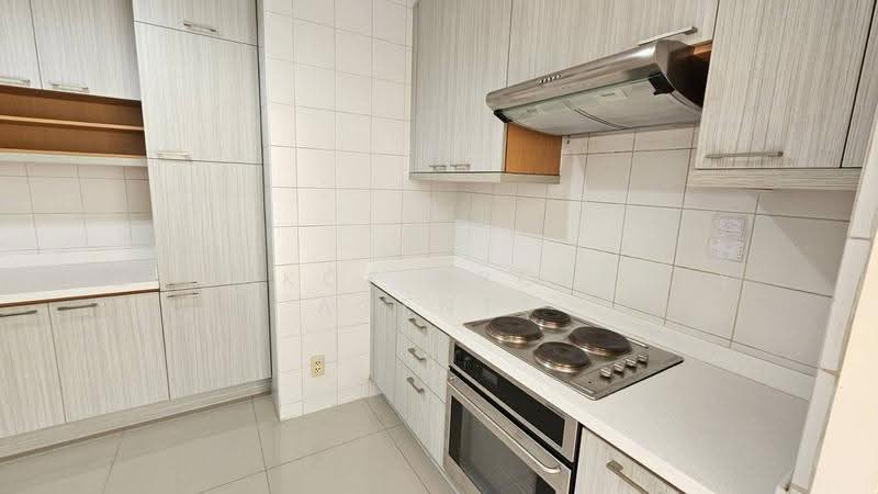 Krungthep Thani Tower, Bangkok, 56 Soi Sukhumvit 24, Khong Tan, Khlong Toei, Bangkok, 3 Bedrooms, 230 sqm, Condo For Rent, by BANGKOK PROPERTY AGENTS, 500510589 - DDproperty.com