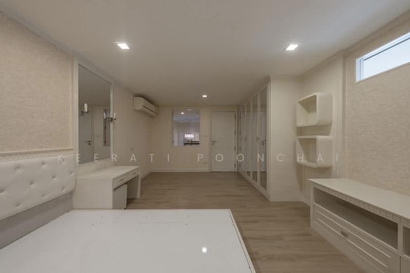 The Emporio Place, Bangkok, 93 Soi Sukhumvit 24, Sukhumvit Road, Khong Tan, Khlong Toei, Bangkok, 2 Bedrooms, 180 sqm, Condo For Sale, by Keerati Poonchai, 500510861 - DDproperty.com