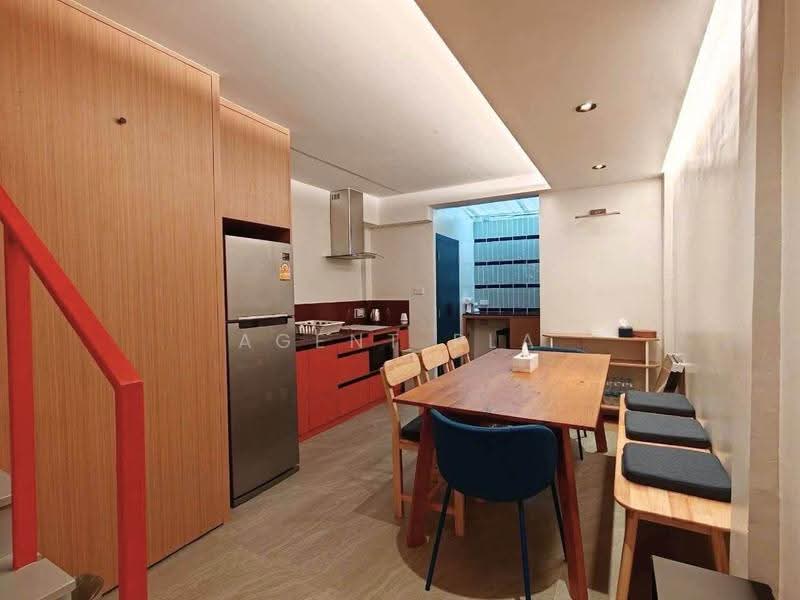 Prime Location Newly Renovated Commercial Building near BTS Phra Khanong (1 Min) (SPSAD4141), Bangkok, Phra Kanong, Khlong Toei, Bangkok, 4 Bedrooms, 141 sqm, Townhouse For Rent, by Agent Pla, 500510967 - DDproperty.com