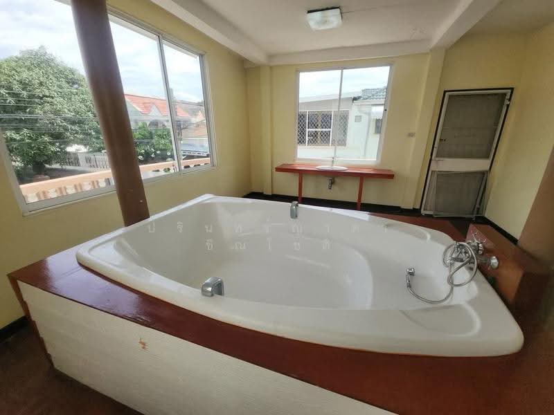 Townhouse Ratchada – Ladprao, Bangkok, Chan Kasem, Chatuchak, Bangkok, 5 Bedrooms, 450 sqm, Townhouse For Rent, by ปรินทร์ญาดา ชิณโชติ, 500510984 - DDproperty.com