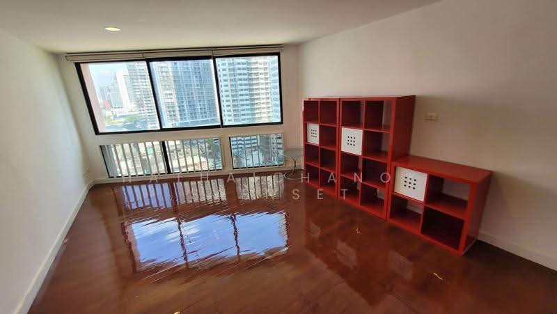 President Park Sukhumvit 24, Bangkok, 99 Sukhumvit 24 Alley, Khlongtoei Nua, Watthana, Bangkok, 3 Bedrooms, 223 sqm, Condo For Rent, by Hathaichanok Saenset, 500511119 - DDproperty.com