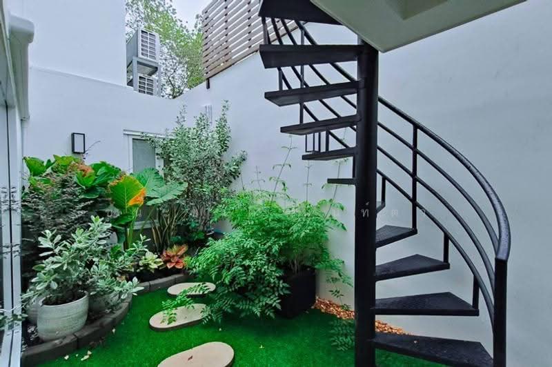 บ้านแฝด 2 ชั้น (หลังริม) เนื้อที่ 42 ตร.ว. สุขุมวิท 63 ซอยเอกมัย 12 (ซอยเจริญใจ), Bangkok, Khlong Tan Nua, Watthana, Bangkok, 4 Bedrooms, 290 sqm, Semi-Detached House (Twin House) For Sale, by ชนะชาติ นนท์ตา, 500511144 - DDproperty.com