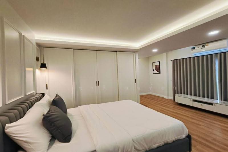 บ้านแฝด 2 ชั้น (หลังริม) เนื้อที่ 42 ตร.ว. สุขุมวิท 63 ซอยเอกมัย 12 (ซอยเจริญใจ), Bangkok, Khlong Tan Nua, Watthana, Bangkok, 4 Bedrooms, 290 sqm, Semi-Detached House (Twin House) For Sale, by ชนะชาติ นนท์ตา, 500511144 - DDproperty.com