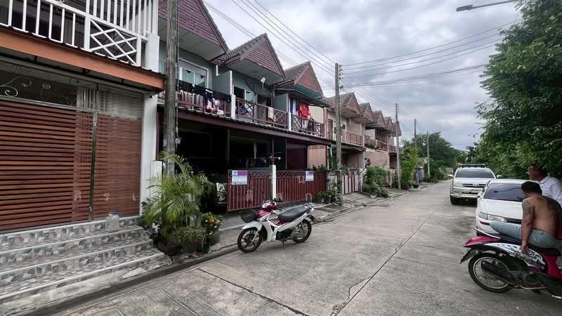 ทาวน์เฮ้าส์ 2 ชั้น 20 ตร.ว. ชุมชนซอยดี ซอยรังสิต-นครนายก33 ซอย1/2, ปทุมธานี, ถนนรังสิตนคร-นายก, ประชาธิปัตย์, ธัญบุรี, ปทุมธานี, 100 ตร.ม., ทาวน์เฮ้าส์ ขาย, โดย คุณ ศรินรัตน์ ศิรเกียรติสกุล (เป้ย), 500511235 - DDproperty.com