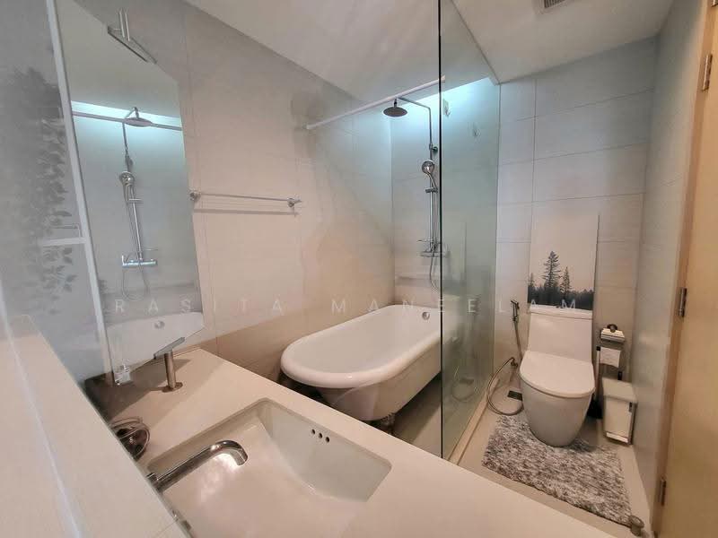 Siri At Sukhumvit, Bangkok, 902 Sukhumvit Road, Phra Kanong, Khlong Toei, Bangkok, 1 Bedroom, 52 sqm, Condo For Rent, by Rasita Maneelam, 500511423 - DDproperty.com