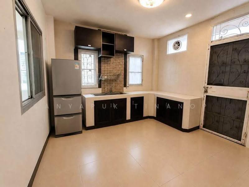4-BR House, Bangkok, Dok Mai, Prawet, Bangkok, 4 Bedrooms, 220 sqm, Single Detached House For Sale, by Kanyapuk Tinanop, 500511440 - DDproperty.com