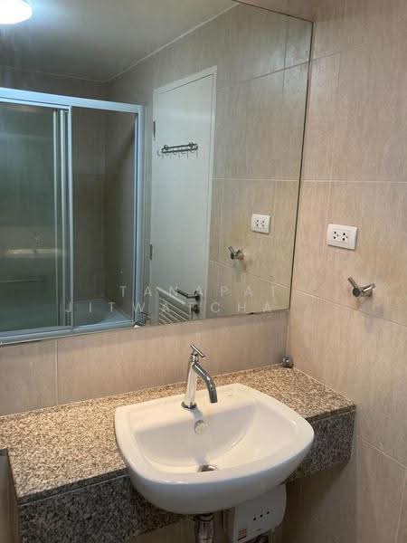 The Clover Thonglor Residence, Bangkok, Soi Sukhumvit 55, Khlong Tan Nua, Watthana, Bangkok, 1 Bedroom, 50 sqm, Condo For Rent, by Tanapat Jitwatcharakomol, 500511941 - DDproperty.com